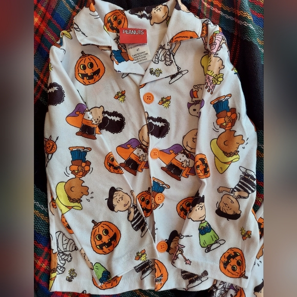 Peanuts sz 4T Halloween Pajamas set. Long Sleeve button top and pants - Picture 4 of 5